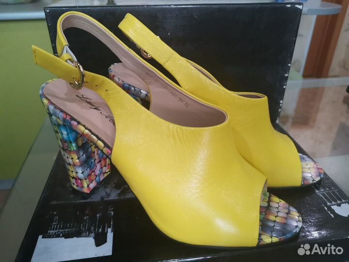 Босоножки кожаные