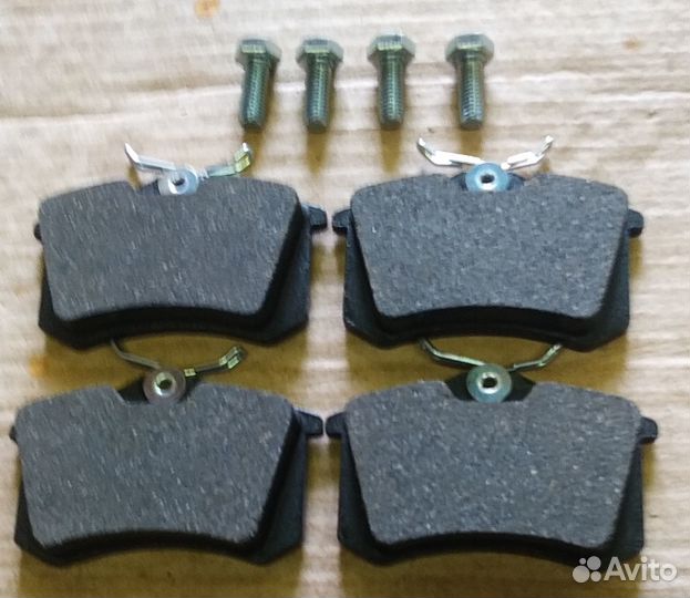 Тормозные колодки brembo p 61 088