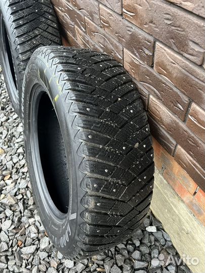 Goodyear UltraGrip 225/65 R17 102