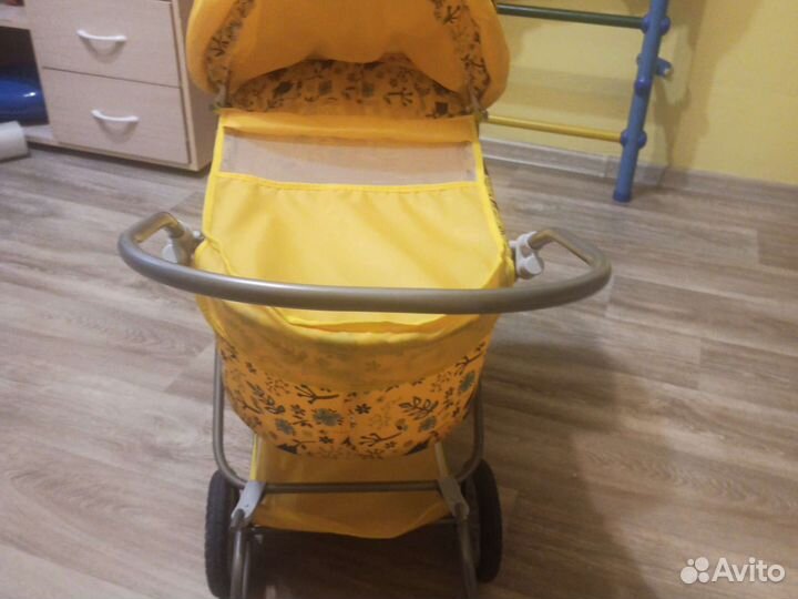 Коляска кукольная