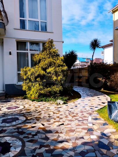 3-к. апартаменты, 85 м², 1/3 эт.