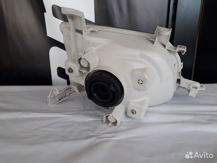 Фара левая toyota town Аce 1999- Новая ST28123L