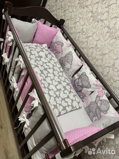 Детская кроватка с маятником