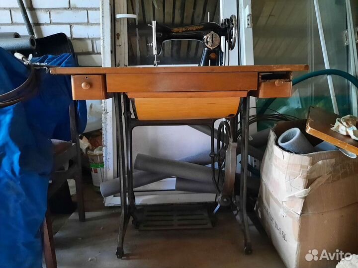 Швейная машинка со станиной