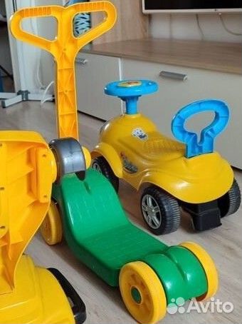 Машинка-каталка самокат для дома