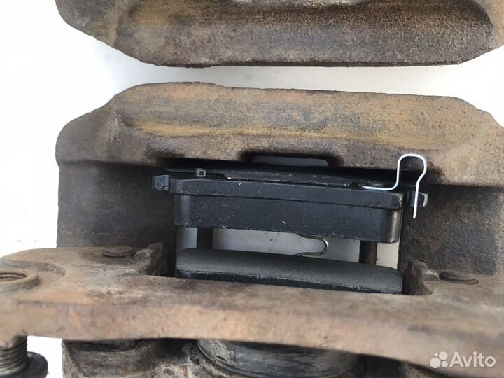 Суппорт тормозной зад Mitsubishi Montero Sport