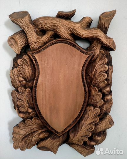 Рога оленя с медальоном