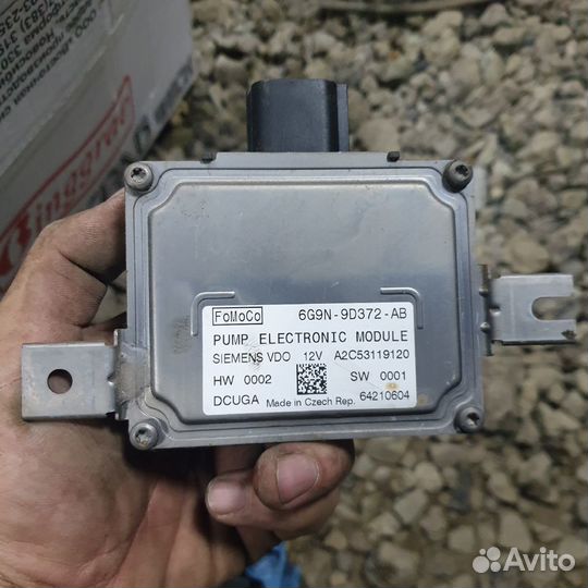 Блок управления бензонасосом volvo XC70 S80 XC60