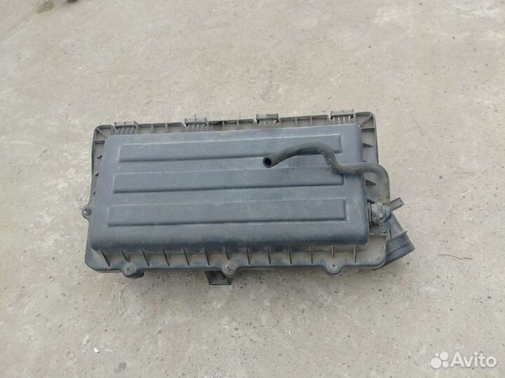 Корпус воздушного фильтра Volkswagen Polo Sedan