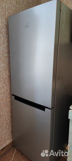 Холодильник indesit