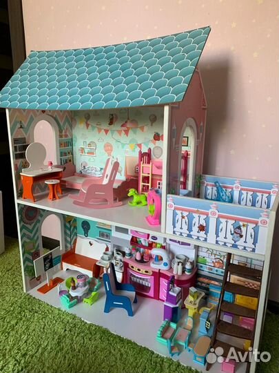 Кукольный домик с мебелью