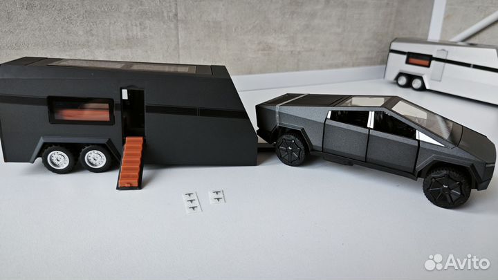 Модель 1:32 Tesla Cybertruck с прицепом