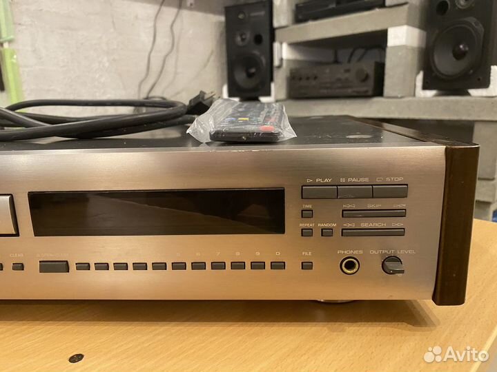 Проигрыватель CD Yamaha CDX-1050