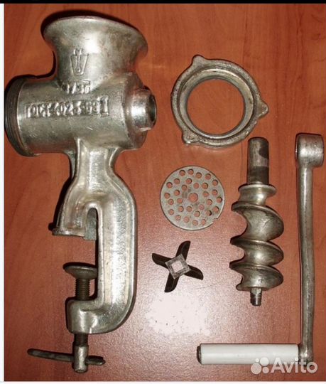 Мясорубка чугунная + ручка и запчасти отдельно