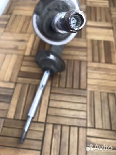 Амортизатор передний правый