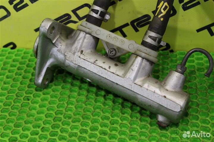 Главный тормозной цилиндр Toyota Ipsum SXM15 3S-FE