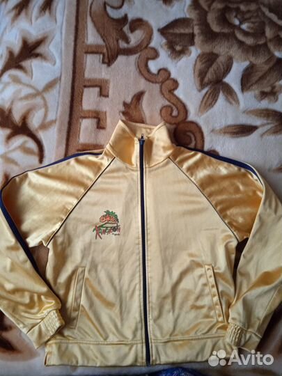 Продам спортивный костюм