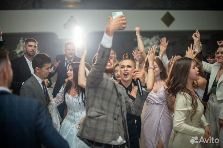 Ведущий на свадьбу на 2х языках