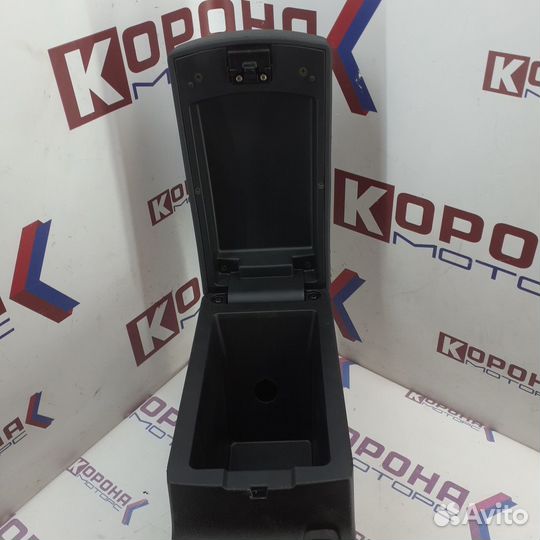 Центральная консоль в сборе с подлокотником lifan