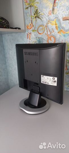 Монитор Samsung 721N