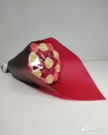 Шоколадные Розы и Сердца - 19 шт в Букете