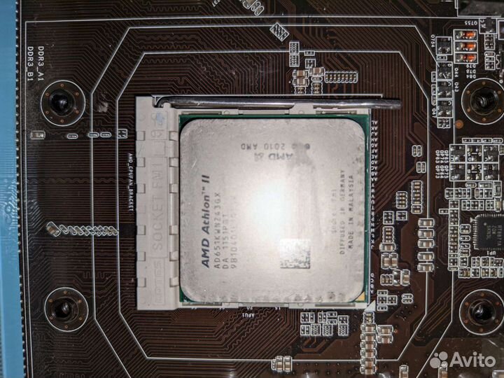 Материнская плата с процессором и памятью