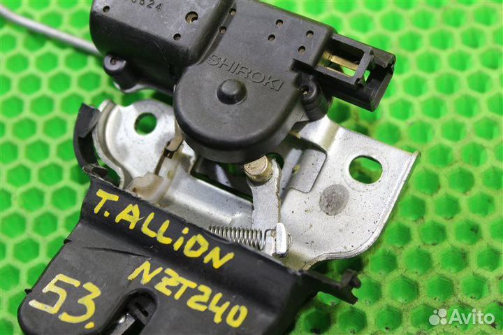 Замок багажника задний Toyota Allion NZT240 1nzfe