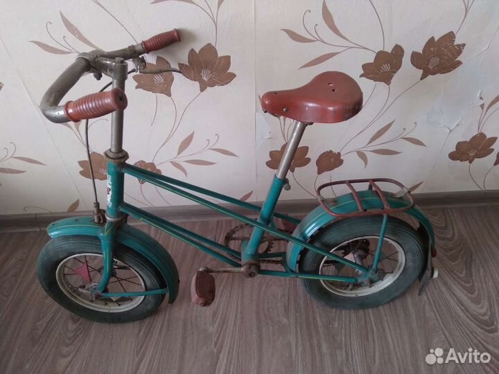 Детский велосипед времён СССР