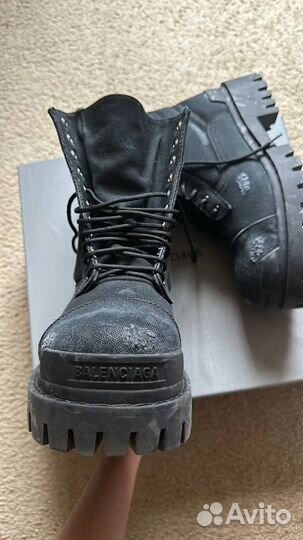 Balenciaga Strike Boots на руках