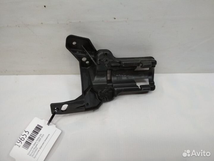 Кронштейн фары передний левый Renault Megane 3