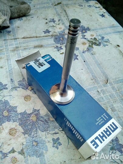 Впускной клапан двигателя