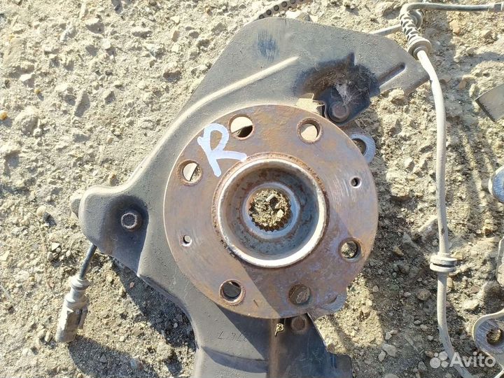 Передний поворотный кулак fiat punto