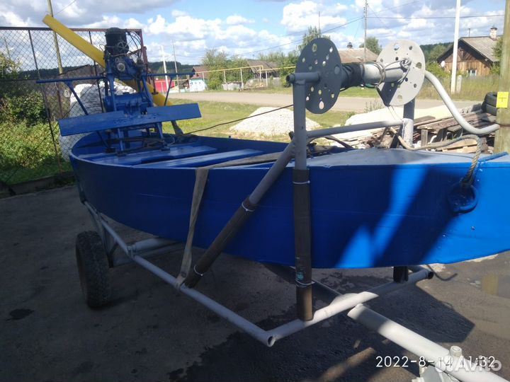 Лодка деревянная
