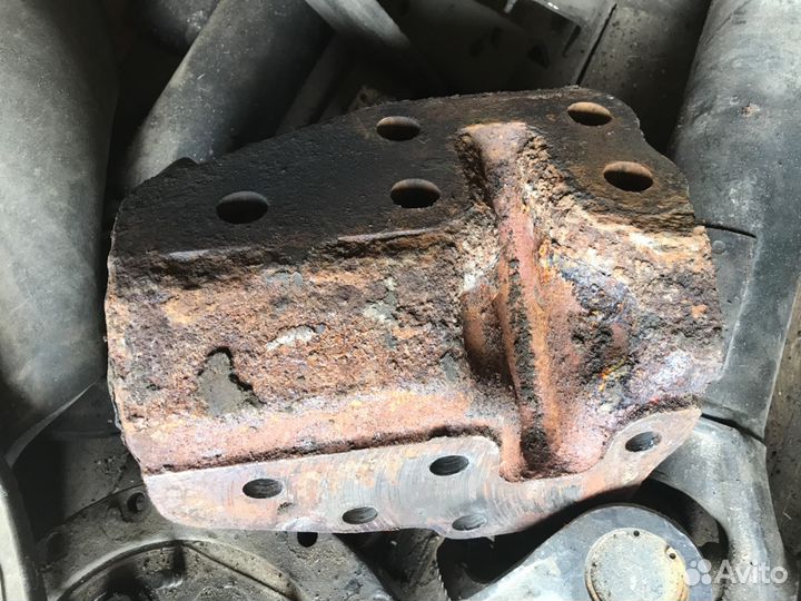 Кронштейн крепления оси Балансира маз 6422