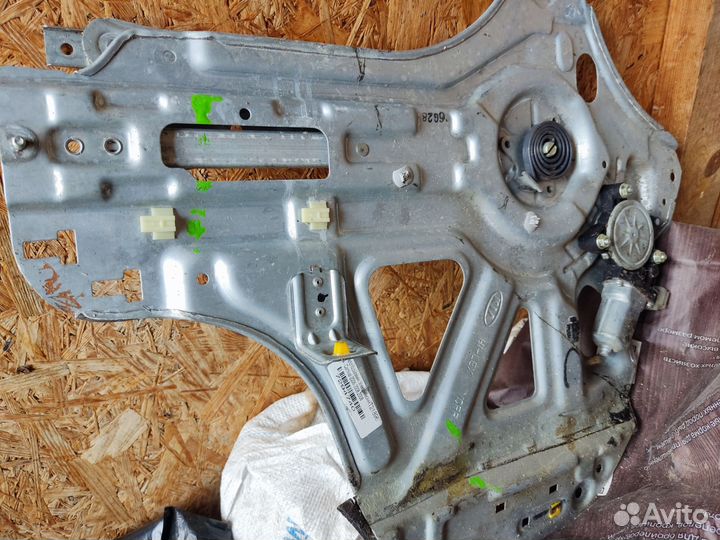 Стеклоподъёмник kia carnival 2008