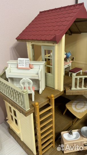 Sylvanian Families дом с мебклью и семьями