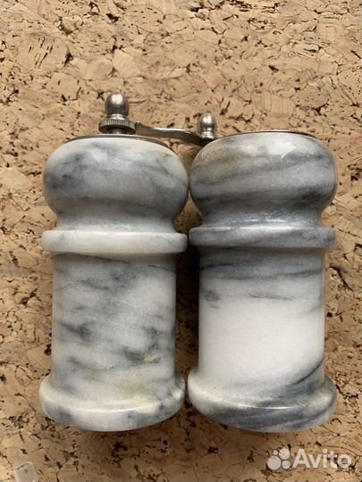 Солонка и перечница мельница мрамор