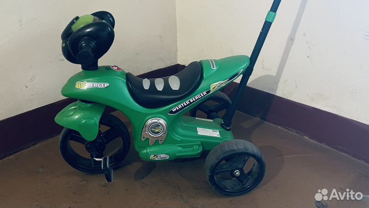 Детский трехколесный велосипед