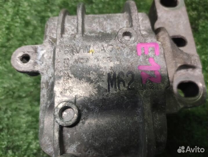 Опора (подушка) двигателя правая volkswagen Caddy