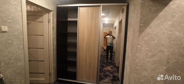 Шкаф-купе трехстворчатый с зеркалом