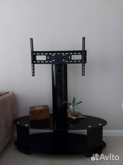 Стеклянная тумба под тв