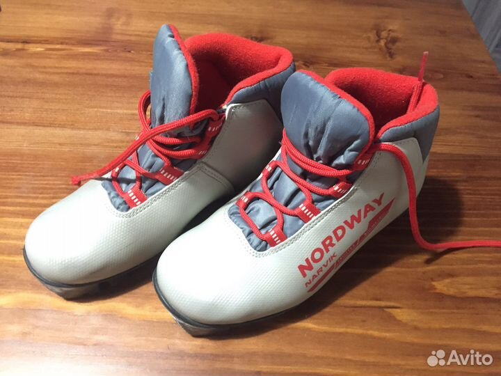 Лыжные ботинки