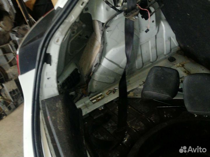 Заднее крыло с панелью Renault megane 3