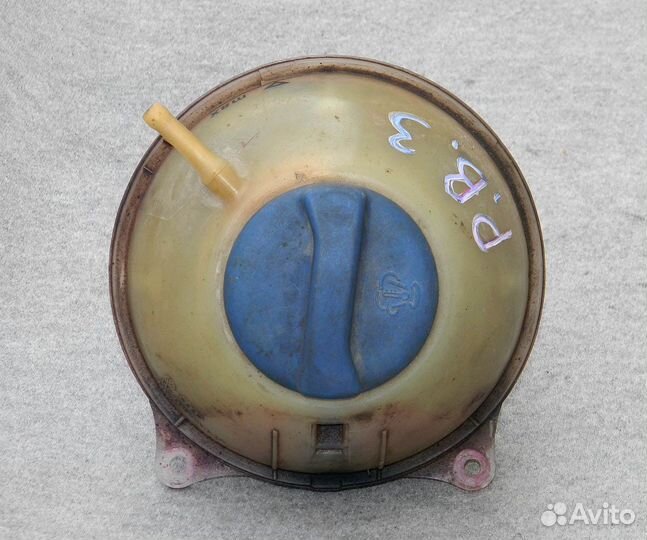 Бачок расширительный VW Passat B3 1.8