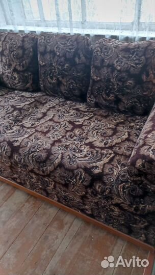 Диван роритетный сделанный в 50 годы