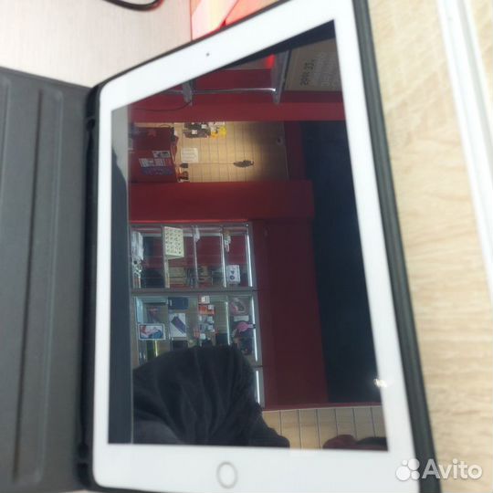 Планшет Apple iPad (5-го поколения) (2017)