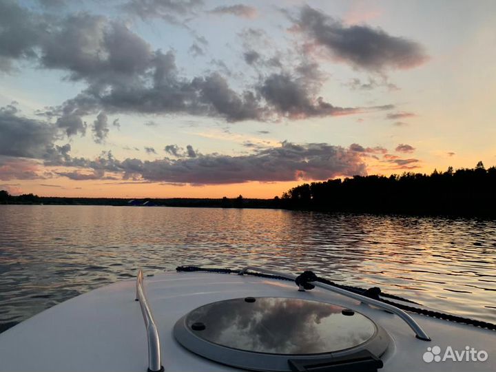 Прогулка на катере, аренда катера с капитаном