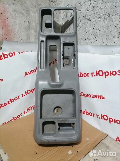 Консоль центральная Mazda Bongo Friendee