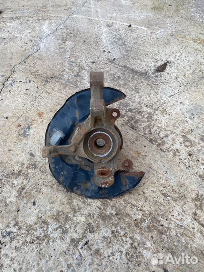 Ступица передняя левая Toyota Fielder NZE121