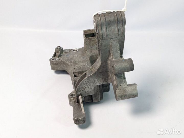 Кронштейн ролика-натяжителя Kia Optima Gt Line